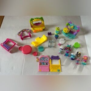 Gabby’s Dollhouse Lot 25 Pieces Figures  and Furniture